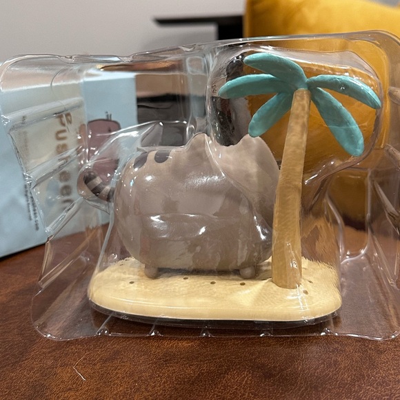 Vacation Pusheen vinyl figure from Pusheen Box - Picture 3 of 4